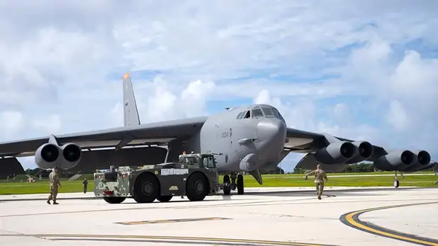 Бомбардировщики США B-52H осуществили полет над Европой