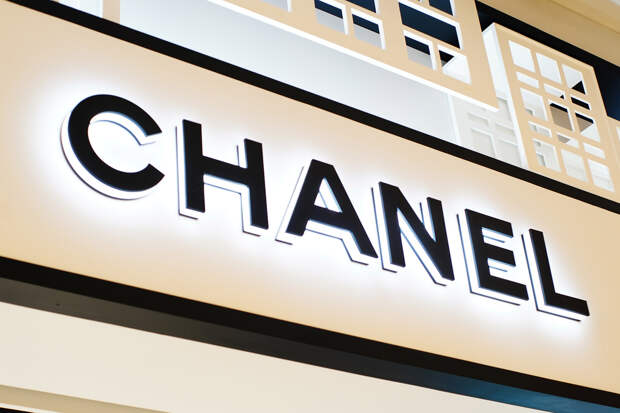 Россияне стали чаще заказывать косметику Chanel из-за рубежа