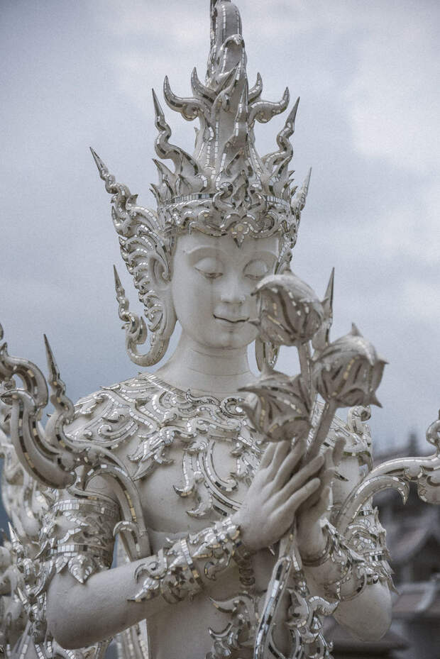 Почему белоснежный храм в Таиланде — это рай и ад одновременно