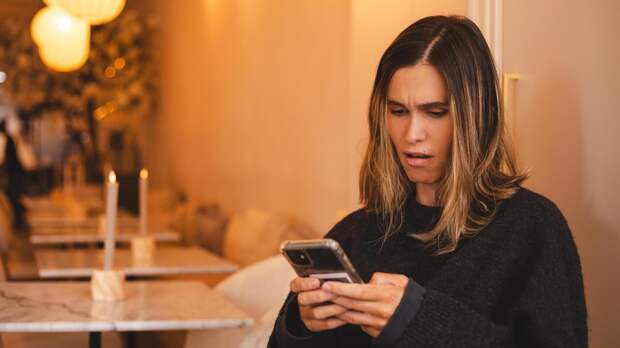 «Нам нужно расстаться»: можно ли ставить точку в отношениях через мессенджер?