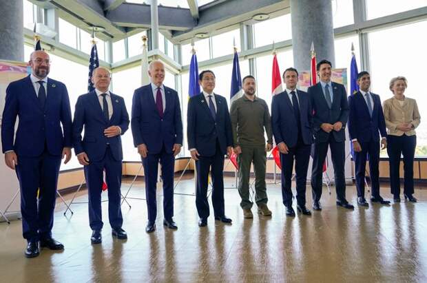 Лидеры стран G7 и Владимир Зеленский в Хиросиме.