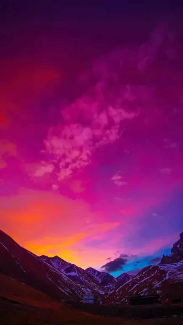 Яркий закат в Чегемском ущелье