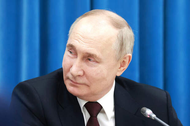 Путин в Кремле поздравил победителей конкурса управленцев "Лидеры России"