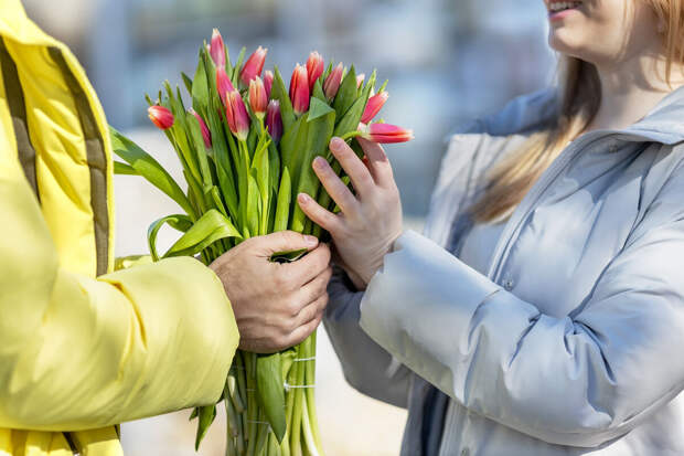 Психолог Булгакова посоветовала не скандалить с мужчиной, если он не поздравил с 8 Марта