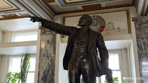 Почта, банк, колледж, цех: где найти памятники Ленину в Екатеринбурге