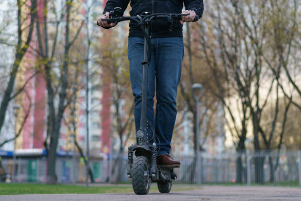 Травматолог Фомин: падение с электросамоката может отправить в гипс на месяцы