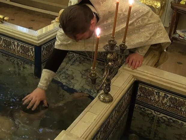 В Москве бани предлагают изгнание бесов за 500 000 рублей с пилингом черной икрой и парением золотом