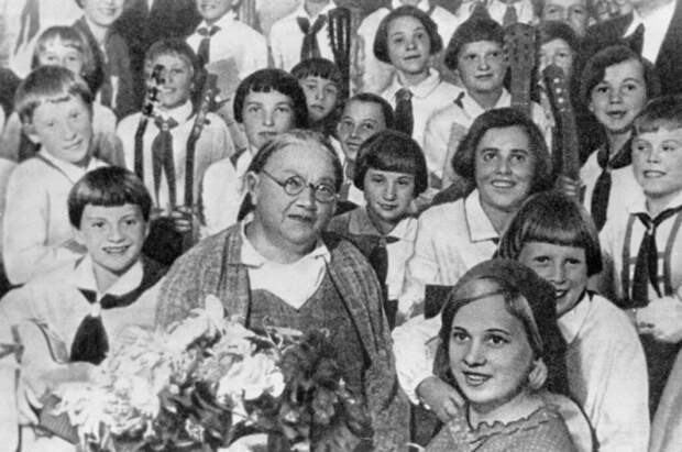 Крупская:  мама советского образования