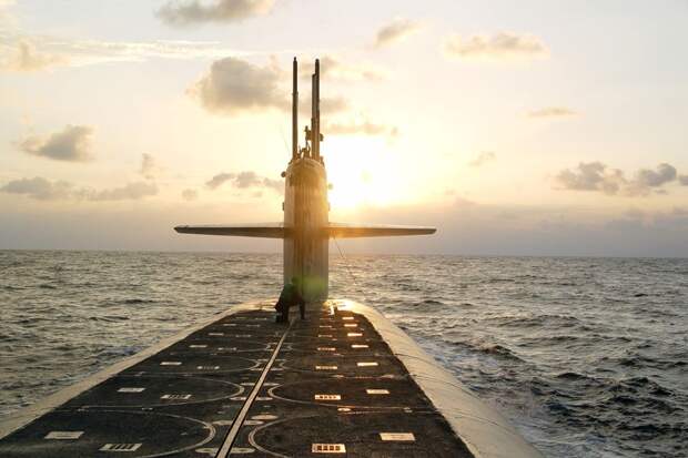 Греческие рыбаки сняли на видео ракетный залп подлодки США