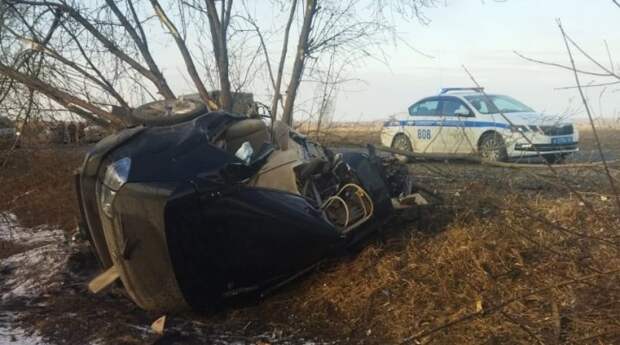 Два человека погибли в результате ДТП с грузовиком на трассе в Кузбассе