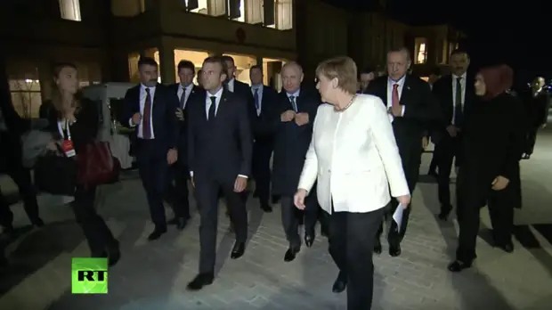 Меркель по-русски спросила у Путина про сибирское пальто