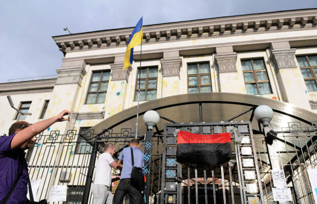 http://www.interfax.ru/ftproot/textphotos/2014/06/14/posol700.jpg