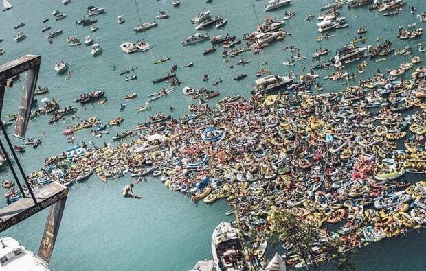Головокружительный экстрим: прыжки в воду с отвесной скалы