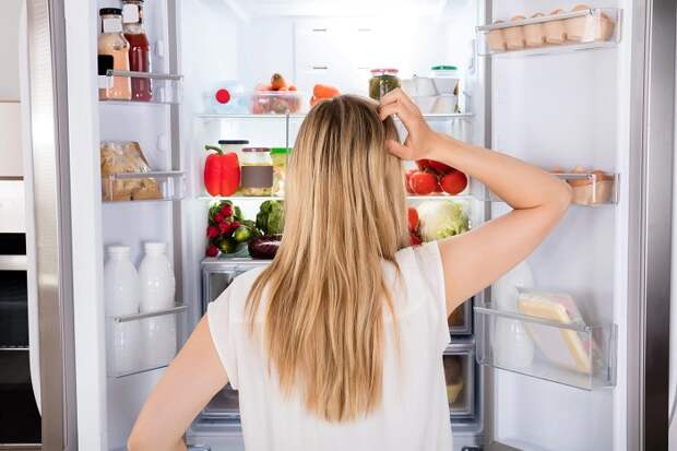 В холодильнике должен лежать определенный набор продуктов. / Фото: edinstvennaya.ua