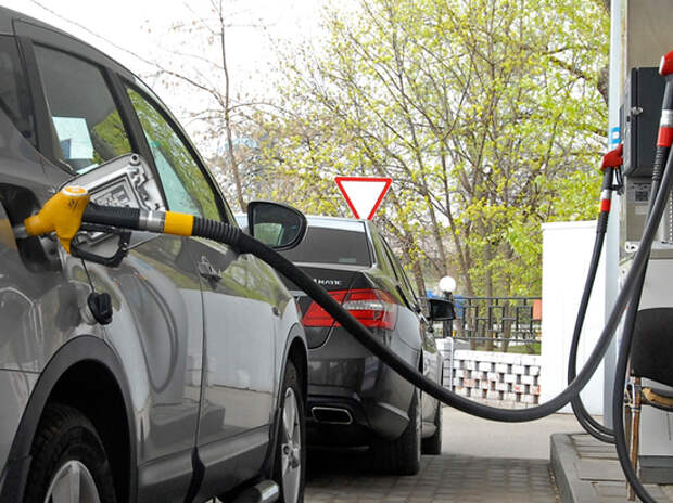 Прогноз Счетной палаты о резком росте цены бензина подтвердили эксперты
