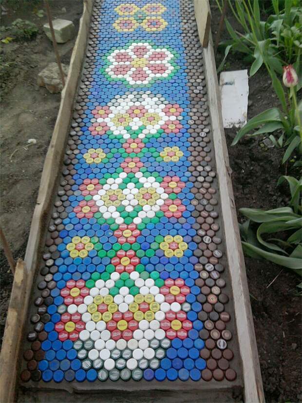 Садовая дорожка из крышечек!