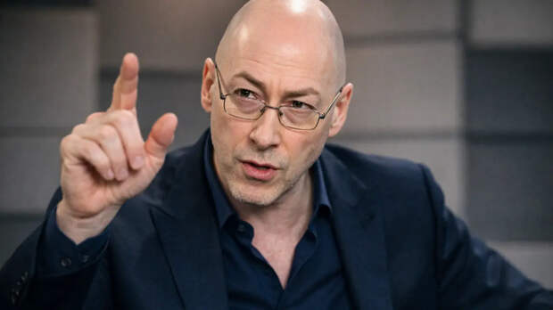 "Потрогали щетину и волосы": В Петербурге задержали "Дмитрия Гордона"*. Стали известны детали