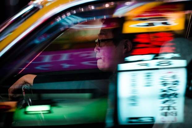 Финалист. Из серии «Кто водит авто в Токио?». Автор фото: Олег Толстой LensCulture, в мире, конкурс, люди, уличное фото, фото