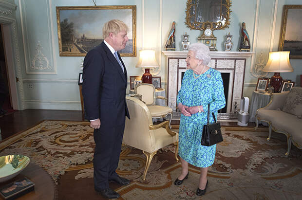 Борис Джонсон и королева Елизавета (июль 2019 года)