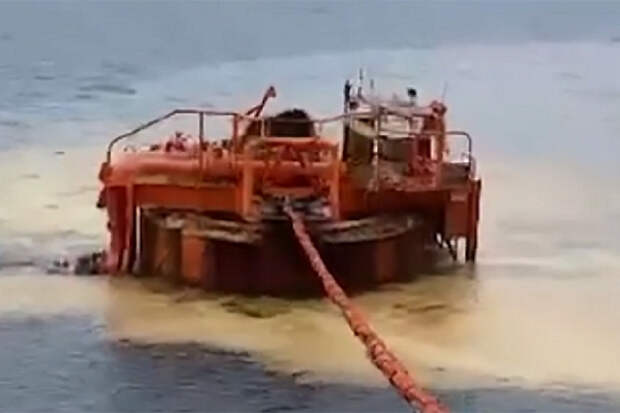 Выявлена причина выброса нефти на причале КТК в Черном море