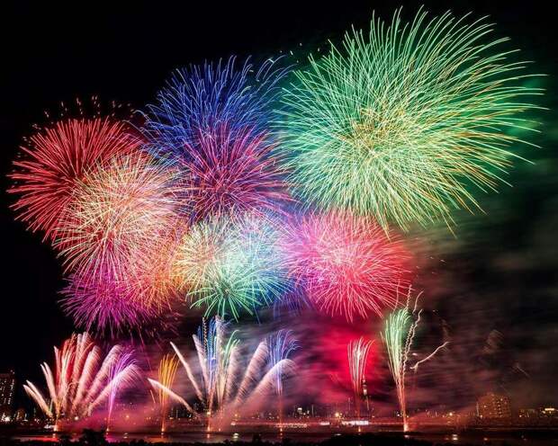 The Japanese Photographer Keisuke Captures The Beauty Of Fireworks In Japan