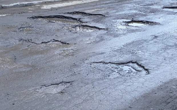 "Асфальт растворился": рязанцы жалуются на разбитые после зимы дороги и трассы