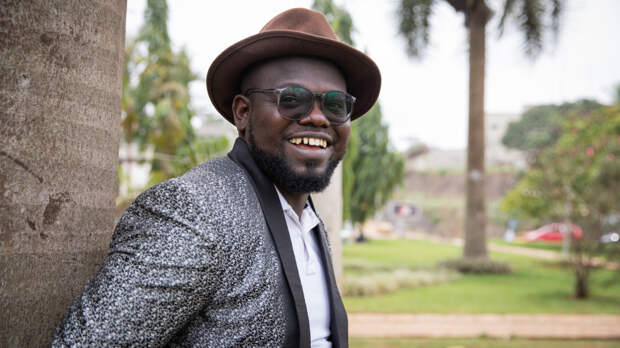 Депортированный из Шотландии самопровозглашенный король хочет захватить Гану