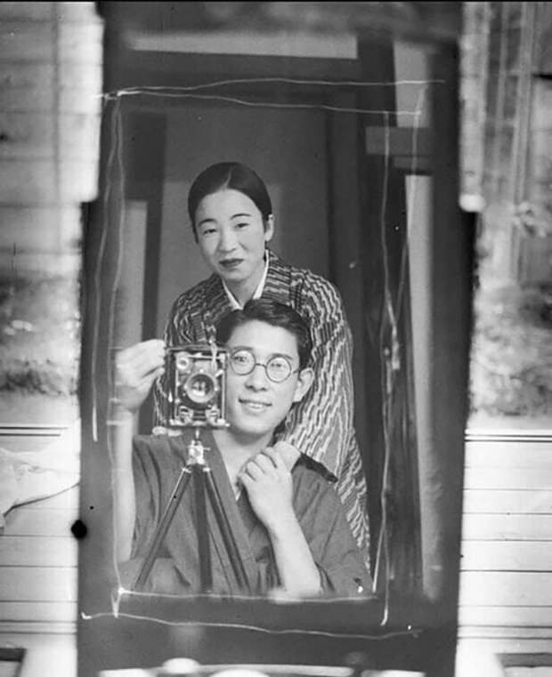 Японская пара.. зеркальное селфи.. Чуть более века назад,1920 год