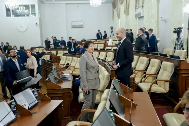 Майское настроение. Фоторепортаж с отчёта губернатора Виктора Томенко