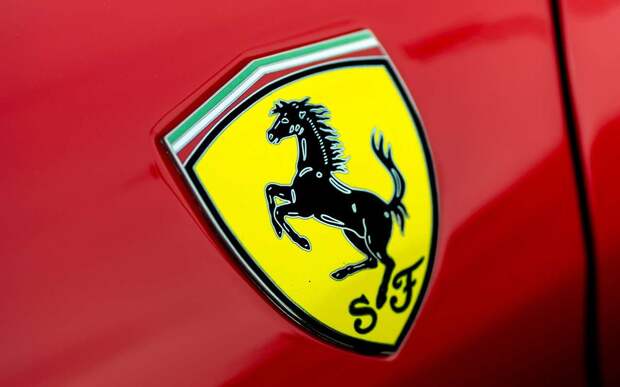 Ferrari объявила войну подделкам: иногда уничтожаются неожиданные вещи с логотипом бренда