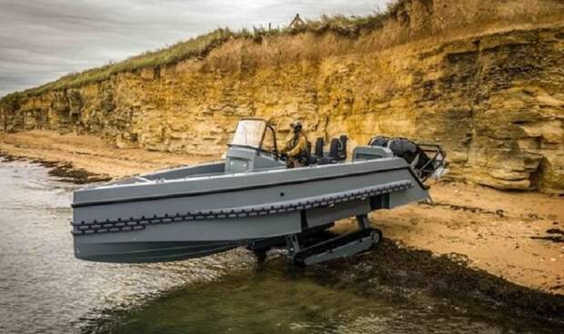 ВМС США проводят испытания французских катеров Iguana Interceptor