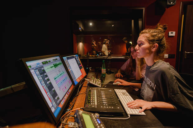 Работа в студии