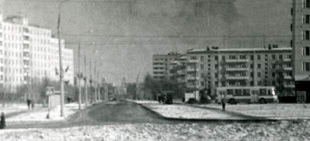 Фото дня: улица Фомичёвой в начале 70-х