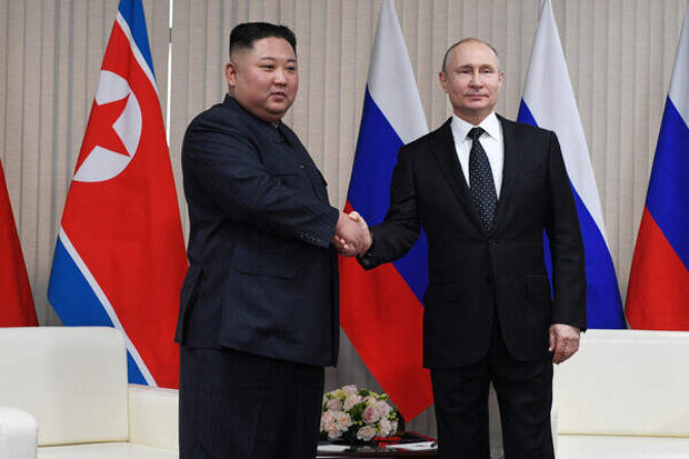 Президент РФ Владимир Путин и председатель Госсовета Корейской Народно-Демократической Республики Ким Чен Ын во время встречи во Владивостоке, 25 апреля 2019 года / Валерий Мельников/РИА Новости   📷