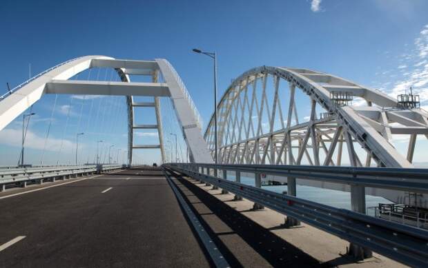 Крымский мост не дает покоя украинцам. Фото: GLOBAL LOOK press/Nikolay Gyngazov