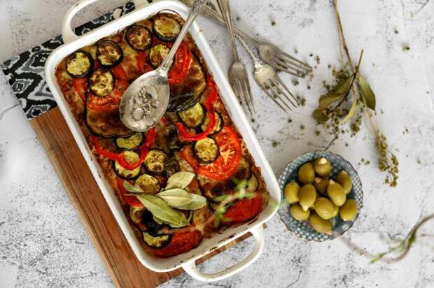 Баклажаны. \ Фото: assets.afcdn.com. Баклажаны. \ Фото: assets.afcdn.com.