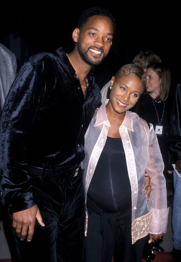 17 фото, по которым видно, как менялась мода для беременных