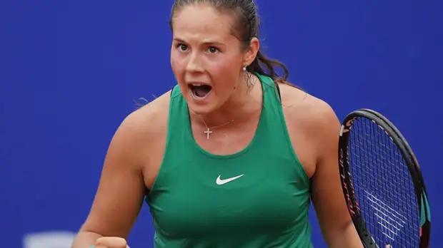 Касаткина, отыграв четыре матчбола в матче с Ван Сиюй, вышла в 1/8 финала теннисного турнира в Ухане