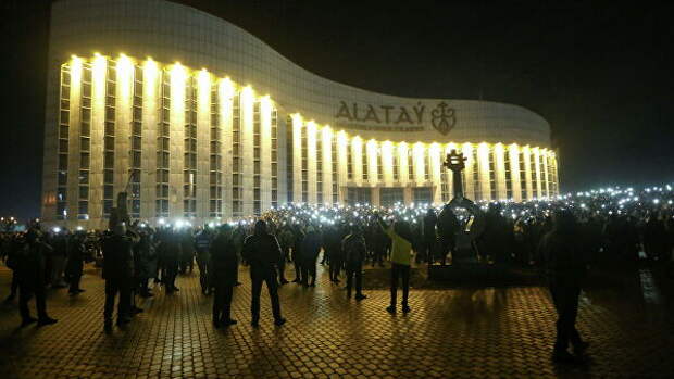 Участники акции протеста против повышения цен на газ в Алма-Ате, Казахстан Участники акции протеста против повышения цен на газ в Алма-Ате, Казахстан