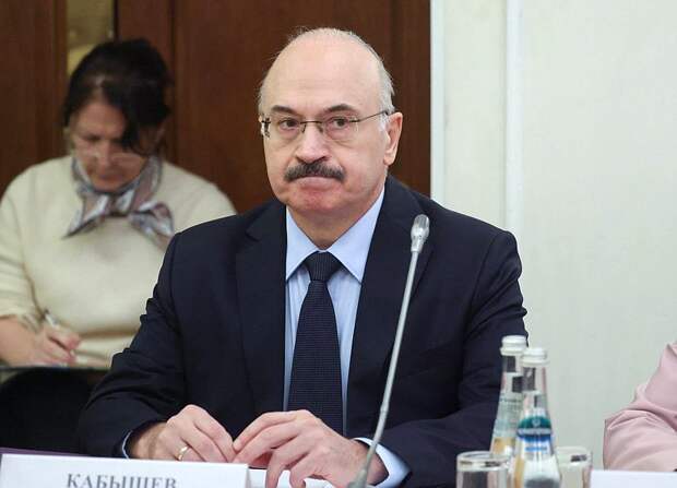 Кабышев предложил ввести единые рамки регулирования ИИ в вузах