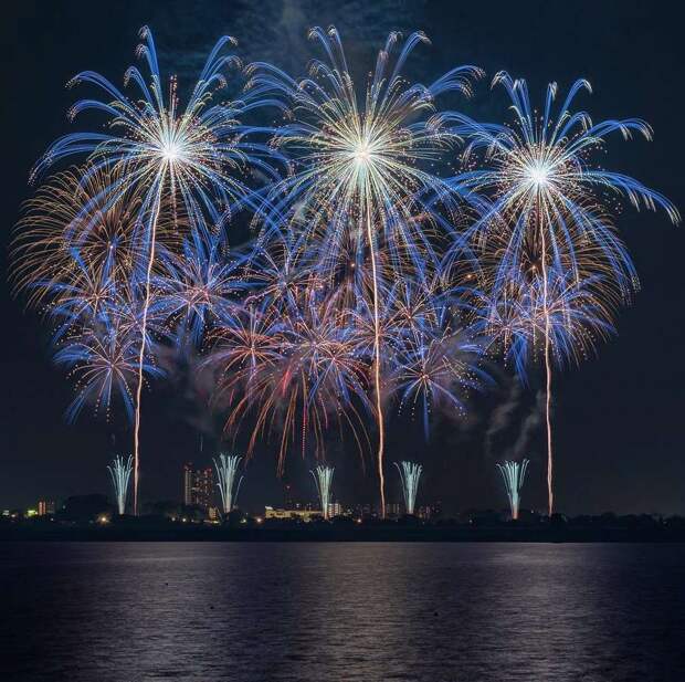 The Japanese Photographer Keisuke Captures The Beauty Of Fireworks In Japan