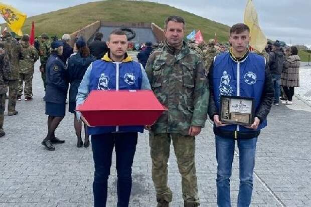 В Ржеве поисковики передали волонтёрам останки солдата из Рассказовского района