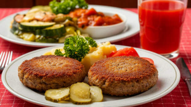 Еда на столе / Изображение сгенерировано shedevrum.ai / amic.ru