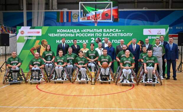 Рөстәм Миңнеханов «Крылья Барса» командасын Россия чемпионатында җиңүе белән котлады