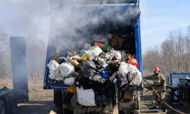 Сразу два мусоровоза загорелись на этой неделе в Архангельской области