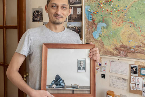 Фотографию Дмитрия Маркова из ОВД продали за 2 млн рублей