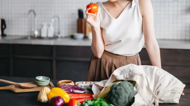 Диетолог Гинзбург рассказал, какие продукты можно есть на ночь