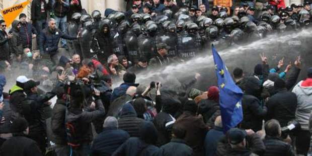 Тбилиси охватили массовые протесты из-за закона об иноагентах | Русская весна