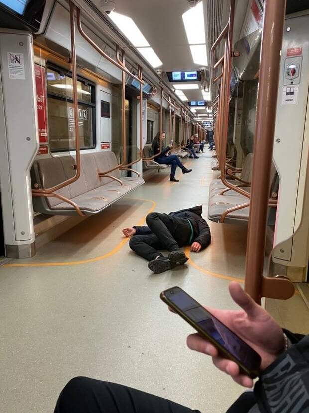 Модники и чудаки из метро