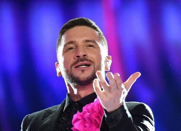 «Немножко солнца хочется»: Сергей Лазарев рассекретил, с кем улетел на отдых